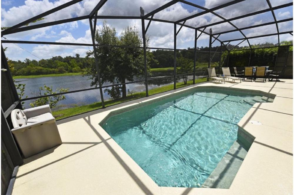 Four-Bedroom House with Private Pool interior
